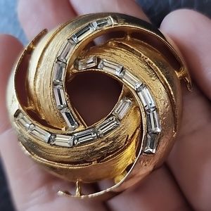 VTG PELL brooch